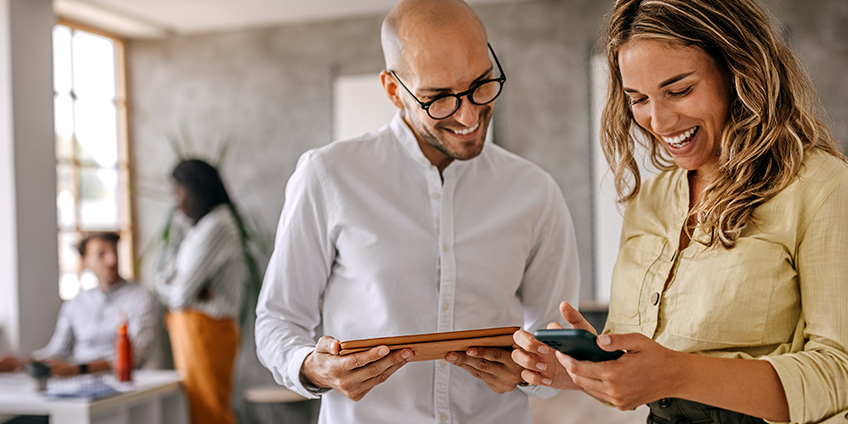 istock.com/mixetto Menschen am Arbeiten