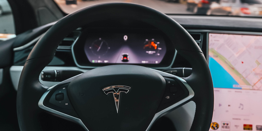 Lenkrad im Tesla